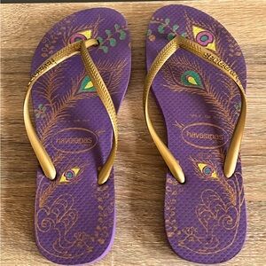 Havaianas Women’s Slim Peacock Print Flip Flops - 6